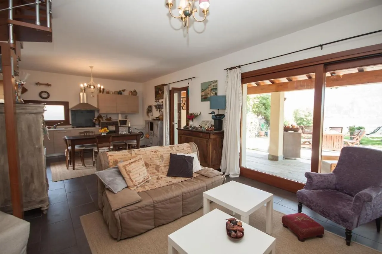 Casa de Férias Castel Cottage - Rezzonico, San Siro By Lovecomo